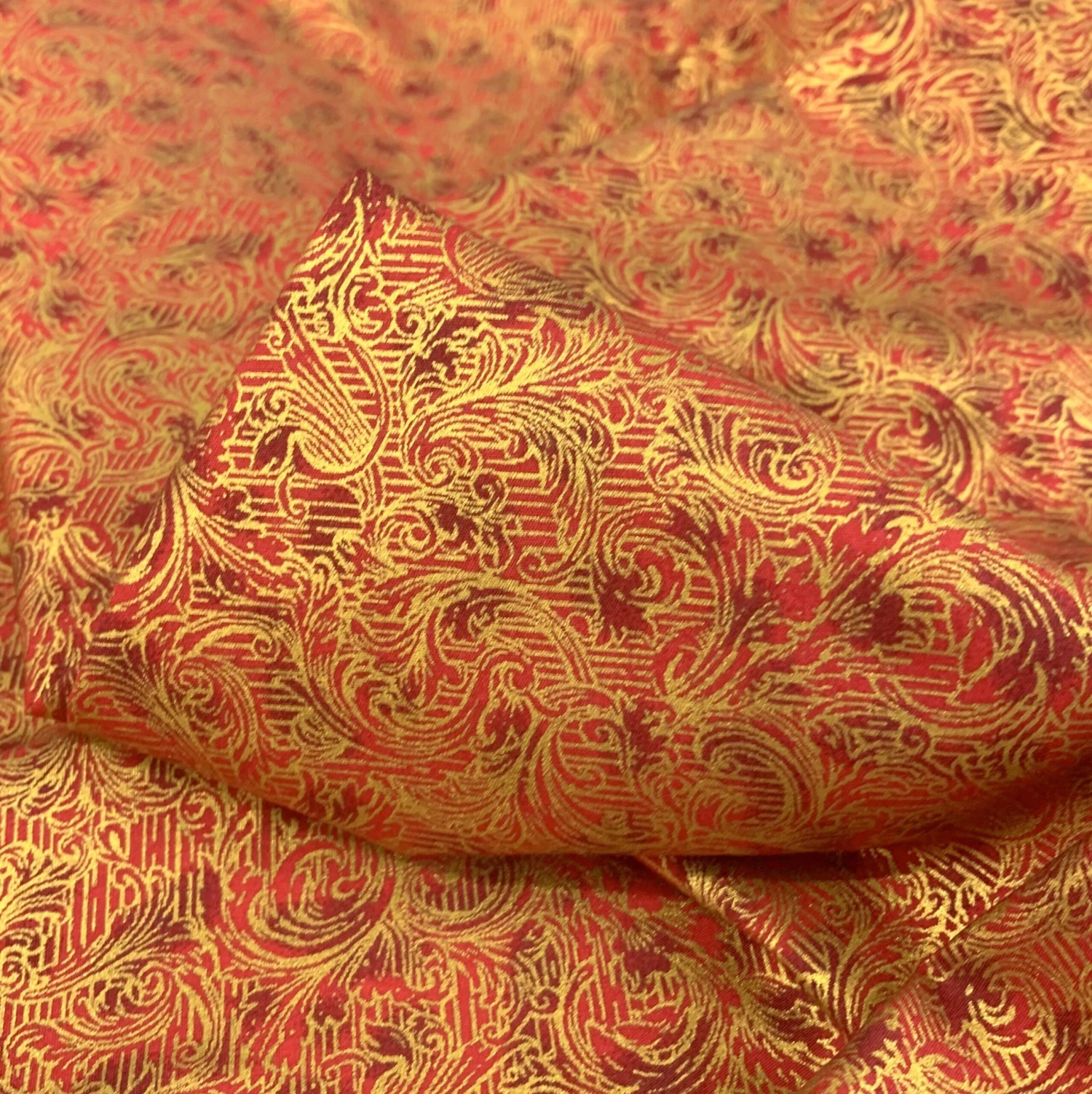 Gilt – Red 4 Gilt – Red - Image 2