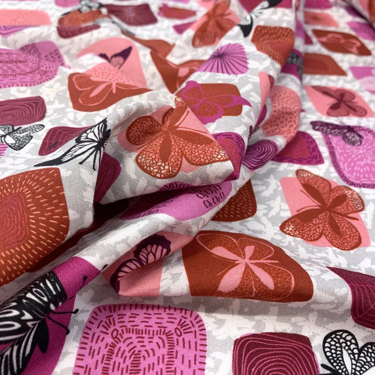 Stof Fabric - Flying Around - Pink 4 Stof Fabric - Flying Around - Pink - Image 2