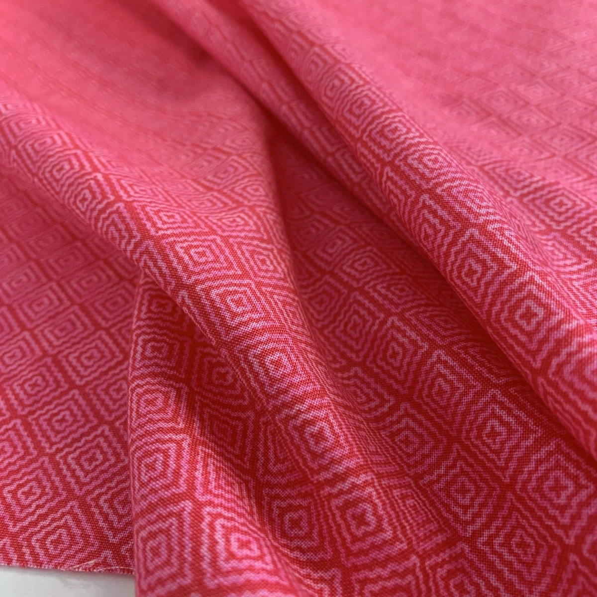 Stof Fabric - Diamonds - Hot Pink 3 Stof Fabric - Diamonds - Hot Pink